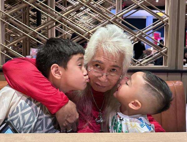 5 Potret Momen Hangat Rafathar dan Cipung <i>Ngemal</i> Bareng Gideon Tengker, Mama Rieta: Alhamdulillah 5 Potret Momen Hangat Rafathar dan Cipung <i>Ngemal</i> Bareng Gideon Tengker, Mama Rieta: Alhamdulillah