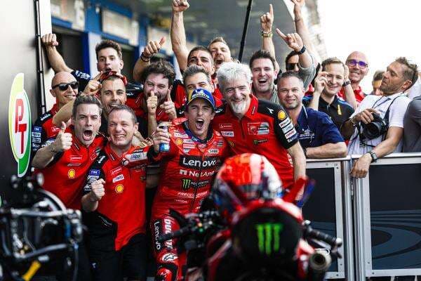 Gigi DallIgna Kagum Marc Marquez Rela Kehilangan Uang demi Menangi Balapan di MotoGP 2025 Gigi DallIgna Kagum Marc Marquez Rela Kehilangan Uang demi Menangi Balapan di MotoGP 2025