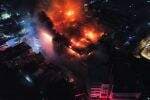 Glodok Plaza Terbakar 8 Jam, Api Belum Padam hingga Kamis Pagi Glodok Plaza Terbakar 8 Jam, Api Belum Padam hingga Kamis Pagi