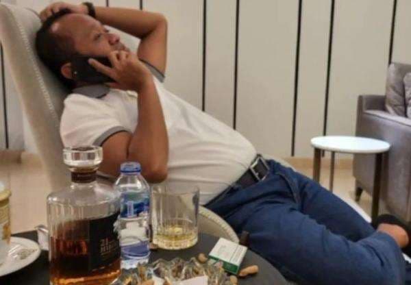 Golkar Sebut Bahlil Rajin Sholat dan Berakhlak Baik, Tidak Mungkin Nenggak Whisky Puluhan Juta! Golkar Sebut Bahlil Rajin Sholat dan Berakhlak Baik, Tidak Mungkin Nenggak Whisky Puluhan Juta!