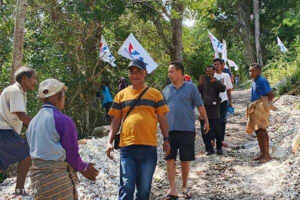 Gotong Royong di Kampung Halaman, Legislator Partai Perindo: Kita Membangun Jalan dan Harapan! Gotong Royong di Kampung Halaman, Legislator Partai Perindo: Kita Membangun Jalan dan Harapan!