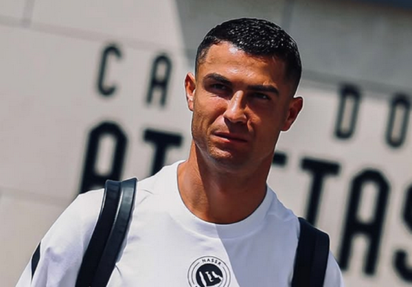 5 Pesepakbola Dunia yang Nikahi Perempuan Cantik Indonesia, Nomor 5 Pernah Main di Negara Cristiano Ronaldo! 5 Pesepakbola Dunia yang Nikahi Perempuan Cantik Indonesia, Nomor 5 Pernah Main di Negara Cristiano Ronaldo!