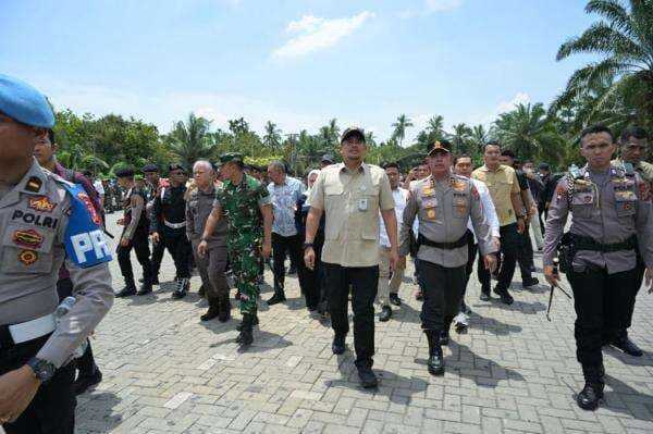 Gubernur Bobby Nasution Turun Tangan Bongkar Diskotek Sarang Narkoba, Sempat Dihadang Ratusan Pemuda Gubernur Bobby Nasution Turun Tangan Bongkar Diskotek Sarang Narkoba, Sempat Dihadang Ratusan Pemuda