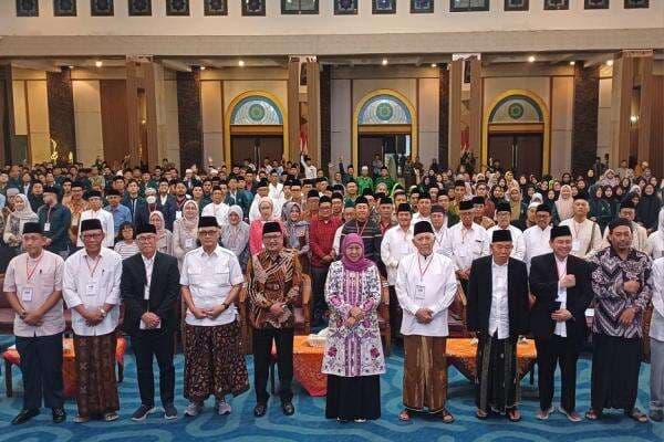 Gubernur Khofifah Dukung Usulan KH M Yusuf Hasyim sebagai Pahlawan Nasional Gubernur Khofifah Dukung Usulan KH M Yusuf Hasyim sebagai Pahlawan Nasional