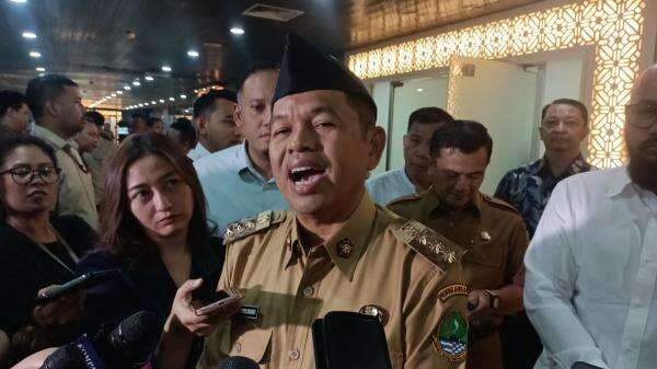 Kesal Kebijakan Bina Siswa Nakal di Barak Dikritik Elite, Dedi Mulyadi: Cuma Komentar Aja Bisanya! Kesal Kebijakan Bina Siswa Nakal di Barak Dikritik Elite, Dedi Mulyadi: Cuma Komentar Aja Bisanya!