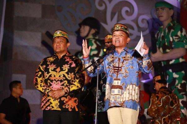 Gubernur KaltengResmikan Huma Betang Night, Tingkatkan Ekonomi dan Lestarikan Budaya Gubernur KaltengResmikan Huma Betang Night, Tingkatkan Ekonomi dan Lestarikan Budaya