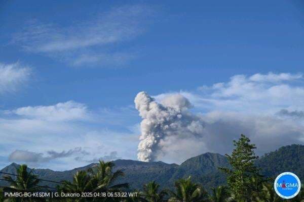 Gunung Dukono Erupsi Pagi Ini, Semburkan Abu Vulkanik Capai 1 Km Gunung Dukono Erupsi Pagi Ini, Semburkan Abu Vulkanik Capai 1 Km