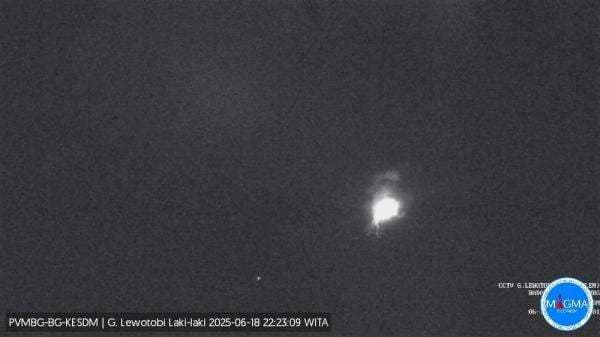 Gunung Lewotobi Laki-laki Erupsi Lagi Malam Ini Gunung Lewotobi Laki-laki Erupsi Lagi Malam Ini