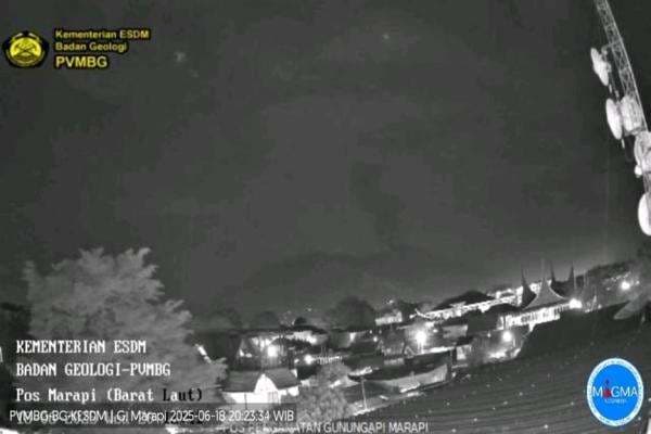 Gunung Marapi Meletus Hebat, Masyarakat Diimbau Tak Beraktivitas di Radius 3 Km Gunung Marapi Meletus Hebat, Masyarakat Diimbau Tak Beraktivitas di Radius 3 Km