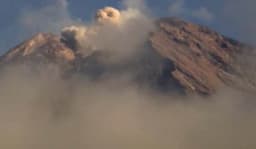 Gunung Semeru 2 Kali Erupsi Pagi Ini, Letusan 500 Meter di Atas Puncak
