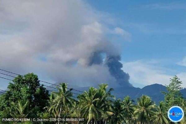 Gunung Dukono Meletus Pagi Ini, Kolom Abu Setinggi 1.000 Meter ke Langit Halmahera Gunung Dukono Meletus Pagi Ini, Kolom Abu Setinggi 1.000 Meter ke Langit Halmahera
