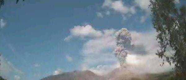 Gunung Lewotobi Laki-Laki Meletus 4 Kali, Sebaran Abu Vulkanik hingga Kota Maumere Gunung Lewotobi Laki-Laki Meletus 4 Kali, Sebaran Abu Vulkanik hingga Kota Maumere