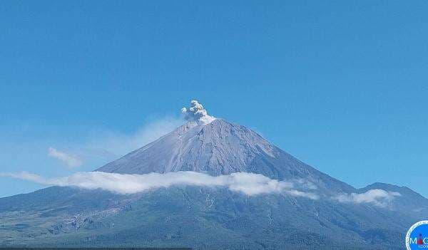 Gunung Semeru Erupsi, Hujan Abu Melanda Malang Gunung Semeru Erupsi, Hujan Abu Melanda Malang
