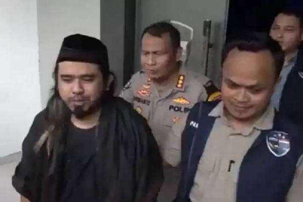 Gus Samsudin Untung Rp100 Juta Per Bulan dari Produksi Konten, Paling Banyak Video Tukar Pasangan Gus Samsudin Untung Rp100 Juta Per Bulan dari Produksi Konten, Paling Banyak Video Tukar Pasangan