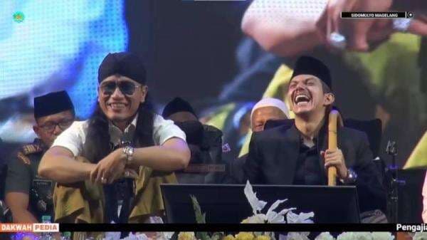 Viral Video Lawas Gus Miftah Bahas Desahan di Acara Pengajian, Netizen Nilai Pelecehan Perempuan! Viral Video Lawas Gus Miftah Bahas Desahan di Acara Pengajian, Netizen Nilai Pelecehan Perempuan!