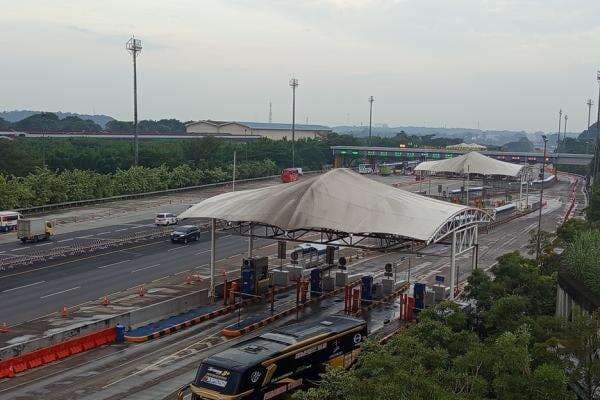 H-7 Idulfitri, Volume Lalu Lintas di Gerbang Tol Cikampek Utama Meningkat H-7 Idulfitri, Volume Lalu Lintas di Gerbang Tol Cikampek Utama Meningkat