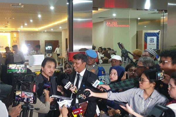 Hadiri Gelar Perkara Khusus Ijazah Jokowi di Bareskrim, Roy Suryo: Saya Jelaskan Teknis Hadiri Gelar Perkara Khusus Ijazah Jokowi di Bareskrim, Roy Suryo: Saya Jelaskan Teknis