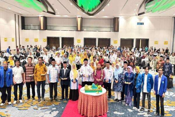 Hadiri Silaturahmi IKA-PMII Sulsel, Fathan Subchi: Persatuan Kunci Membangun Bangsa Hadiri Silaturahmi IKA-PMII Sulsel, Fathan Subchi: Persatuan Kunci Membangun Bangsa