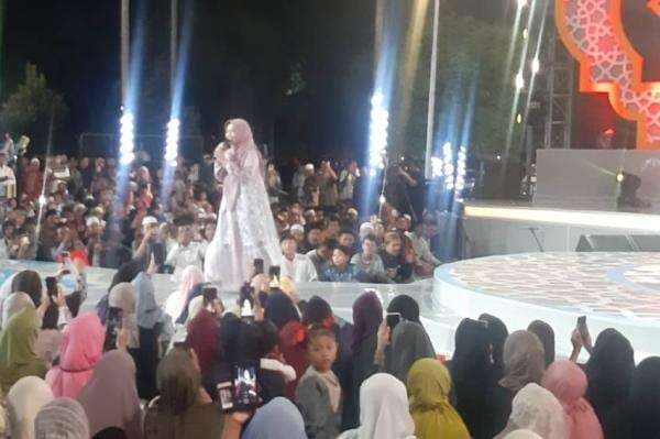 Hadiri Tabligh Akbar RCTI, Ning Umi Laila Tekankan Pentingnya Keteladanan Orang Tua untuk Cegah Bullying Hadiri Tabligh Akbar RCTI, Ning Umi Laila Tekankan Pentingnya Keteladanan Orang Tua untuk Cegah Bullying