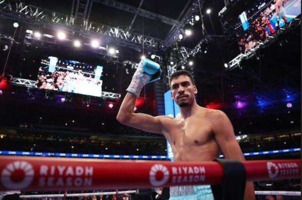 Hamzah Sheeraz Petinju Raja KO Tak Terkalahkan, Raksasa yang Ancam Takhta Saul Canelo Alvarez Hamzah Sheeraz Petinju Raja KO Tak Terkalahkan, Raksasa yang Ancam Takhta Saul Canelo Alvarez