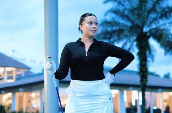 Hanum Mega Pamer Outfit Golf Rp162 Juta, Netizen: Sombong Banget! Hanum Mega Pamer Outfit Golf Rp162 Juta, Netizen: Sombong Banget!