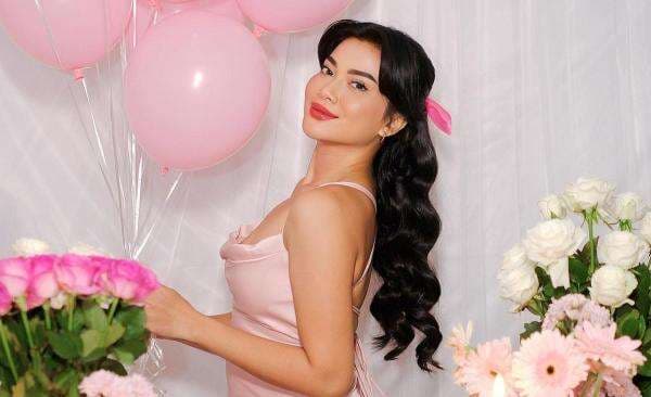 Hanum Mega Sedot Lemak, Disebut Mirip Ariel Tatum Hanum Mega Sedot Lemak, Disebut Mirip Ariel Tatum