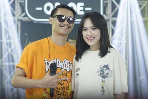 Happy Asmara Belum Akui Gilga Sahid Sebagai Pacar : Kita Mah Temenan Aja Happy Asmara Belum Akui Gilga Sahid Sebagai Pacar : Kita Mah Temenan Aja