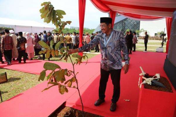 Hari Bumi Internasional, Kemenag Gelar Aksi Tanam Sejuta Pohon Hari Bumi Internasional, Kemenag Gelar Aksi Tanam Sejuta Pohon
