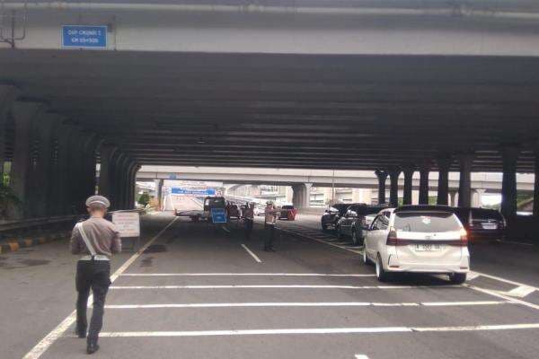 Hari Kedua Lebaran, Tol Layang MBZ Arah Cikampek Diberlakukan Buka Tutup Situasional Hari Kedua Lebaran, Tol Layang MBZ Arah Cikampek Diberlakukan Buka Tutup Situasional