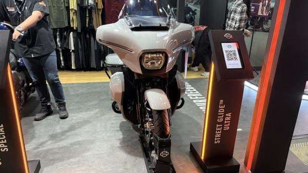 Motor Termahal di GIIAS 2025 Harganya Setara Alphard, Intip Spesifikasinya Motor Termahal di GIIAS 2025 Harganya Setara Alphard, Intip Spesifikasinya