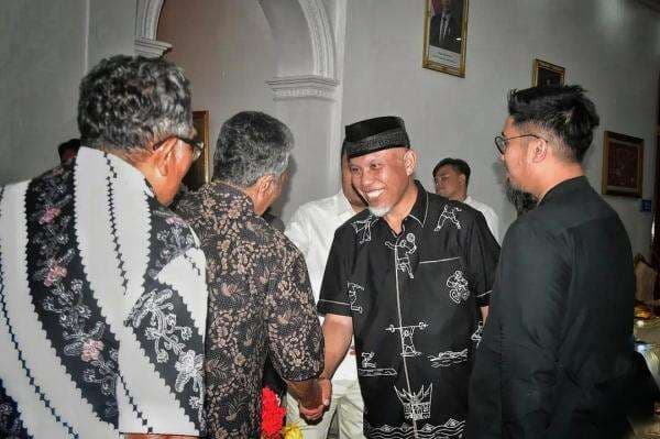 Harta Kekayaan Mahyeldi, Gubernur Sumbar yang Minta Maaf Pesta Nikahan Anaknya Bikin Macet Jalan Lintas Sumatera Harta Kekayaan Mahyeldi, Gubernur Sumbar yang Minta Maaf Pesta Nikahan Anaknya Bikin Macet Jalan Lintas Sumatera