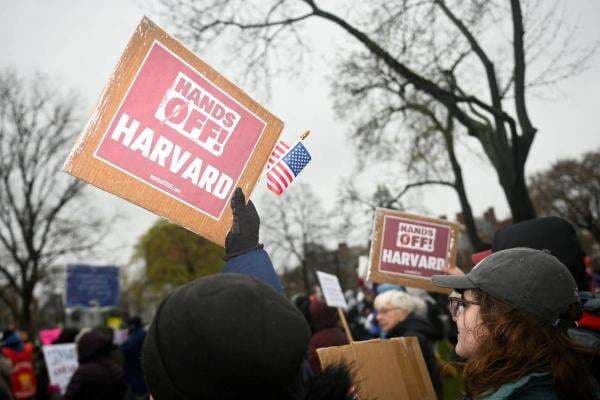 Harvard Tak Mau Tunduk Ancaman Trump, Dana Hibah Rp37 Triliun Dicabut Harvard Tak Mau Tunduk Ancaman Trump, Dana Hibah Rp37 Triliun Dicabut