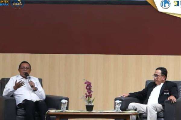 Hasan Nasbi Ungkap Fenomena Citra Palsu Politisi: Tipu-tipu di Balik Like dan Komen di Medsos Hasan Nasbi Ungkap Fenomena Citra Palsu Politisi: Tipu-tipu di Balik Like dan Komen di Medsos