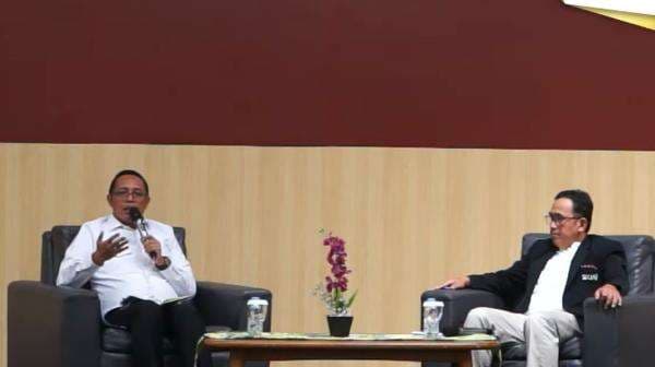 Hasan Nasbi Bongkar Citra Palsu Politisi, Tipu-Tipu di Balik Like dan Comment di Medsos Hasan Nasbi Bongkar Citra Palsu Politisi, Tipu-Tipu di Balik Like dan Comment di Medsos