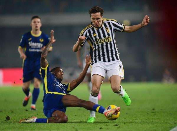 Hasil Hellas Verona vs Juventus di Liga Italia 2023-2024: <i>Bianconeri</i> Tertahan 2-2 Usai Nyaris Kalah di Kandang <i>Gialloblu</i> Hasil Hellas Verona vs Juventus di Liga Italia 2023-2024: <i>Bianconeri</i> Tertahan 2-2 Usai Nyaris Kalah di Kandang <i>Gialloblu</i>