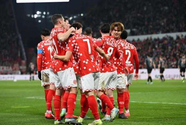 Hasil Mainz 05 vs Bayern Munich di Bundesliga 2024-2025: Tumbang 1-2, <i>Die Roten</i> Rasakan Kekalahan Perdana Hasil Mainz 05 vs Bayern Munich di Bundesliga 2024-2025: Tumbang 1-2, <i>Die Roten</i> Rasakan Kekalahan Perdana