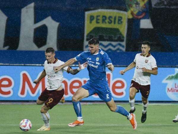 Hasil Persib Bandung vs Borneo FC di Liga 1 2024-2025: Menang 1-0, Maung Bandung Geser Pesut Etam dari Peringkat 2 Hasil Persib Bandung vs Borneo FC di Liga 1 2024-2025: Menang 1-0, Maung Bandung Geser Pesut Etam dari Peringkat 2