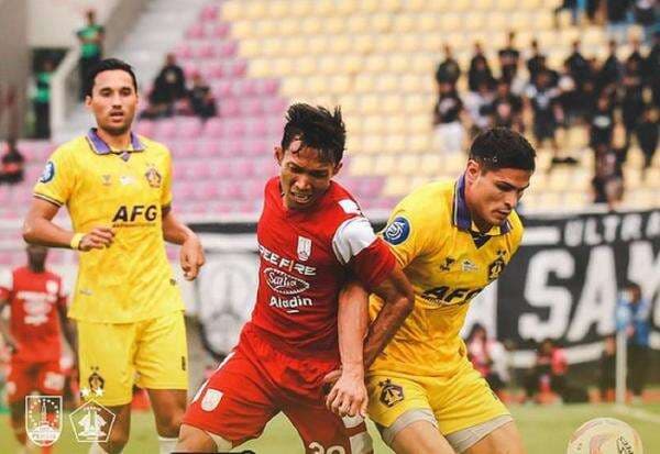 Hasil Persis Solo vs Persik Kediri di Liga 1 2024-2025: 10 Pemain Macan Putih Permalukan Tuan Rumah 1-0! Hasil Persis Solo vs Persik Kediri di Liga 1 2024-2025: 10 Pemain Macan Putih Permalukan Tuan Rumah 1-0!