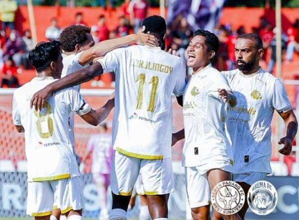 Hasil Semen Padang vs Arema FC di Liga 1 2024-2025: Sempat Tertinggal, Singo Edan <i>Comeback</i> hingga Menang 2-1 Hasil Semen Padang vs Arema FC di Liga 1 2024-2025: Sempat Tertinggal, Singo Edan <i>Comeback</i> hingga Menang 2-1