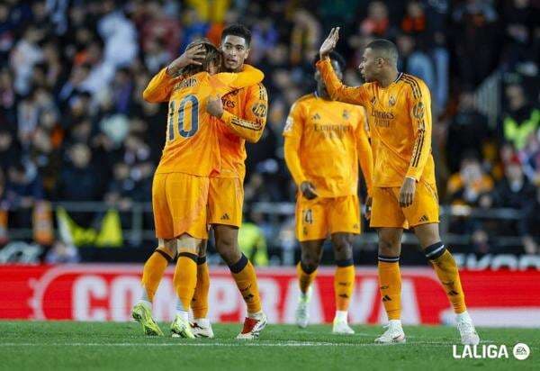 Hasil Valencia vs Real Madrid di Liga Spanyol 2024-2025: <i>Los Blancos</i> Menang <i>Comeback</i> 2-1 dengan 10 Pemain! Hasil Valencia vs Real Madrid di Liga Spanyol 2024-2025: <i>Los Blancos</i> Menang <i>Comeback</i> 2-1 dengan 10 Pemain!