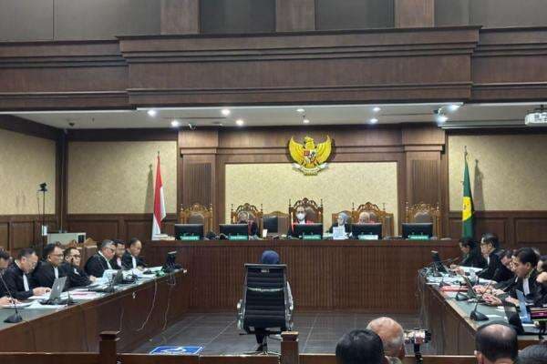 Sidang Hasto, Riezky Aprilia Sebut Perintah Mundur yang Disampaikan Saeful Bahri Dongeng Sidang Hasto, Riezky Aprilia Sebut Perintah Mundur yang Disampaikan Saeful Bahri Dongeng