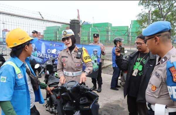 Duh! Gelar Operasi Patuh, Polisi Temukan Pemotor Pakai Helm Proyek Duh! Gelar Operasi Patuh, Polisi Temukan Pemotor Pakai Helm Proyek