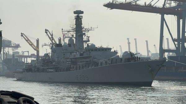 Melihat Kapal Perang HMS Richmond yang Berlabuh di Tanjung Priok, Punya Helikopter Antikapal Selam Melihat Kapal Perang HMS Richmond yang Berlabuh di Tanjung Priok, Punya Helikopter Antikapal Selam