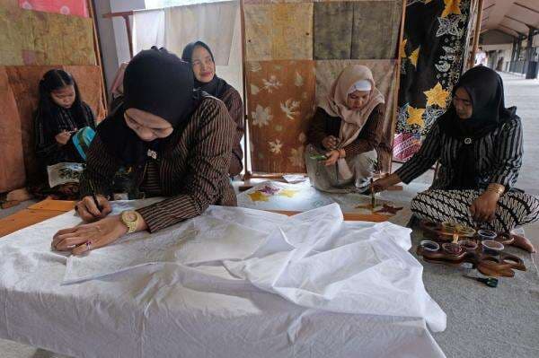 Holding Ultra Mikro BRI Berdayakan 14,4 Juta Wanita Pengusaha Holding Ultra Mikro BRI Berdayakan 14,4 Juta Wanita Pengusaha