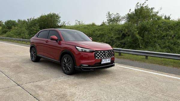 Honda Ungkap Alasan Harga HR-V Hybrid Justru Lebih Murah Honda Ungkap Alasan Harga HR-V Hybrid Justru Lebih Murah