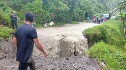 Hujan Deras, Jalan Nasional di Nias Selatan Putus Terbawa Longsor