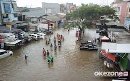 Hujan Lebat Sore hingga Malam Sejumlah Kawasan di Jakarta Kebanjiran