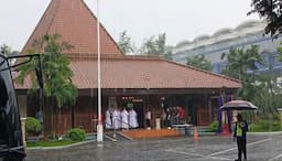 Hujan Mengguyur di Jumat Agung, Gereja Katolik Santo Stefanus Tetap Ramai Jemaat
