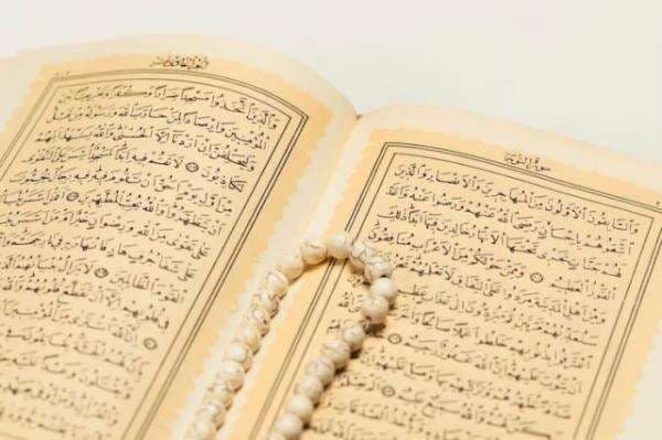 Hukum Tajwid Surat Al Baqarah Ayat 155 Beserta Cara Membaca hingga Maknanya Hukum Tajwid Surat Al Baqarah Ayat 155 Beserta Cara Membaca hingga Maknanya