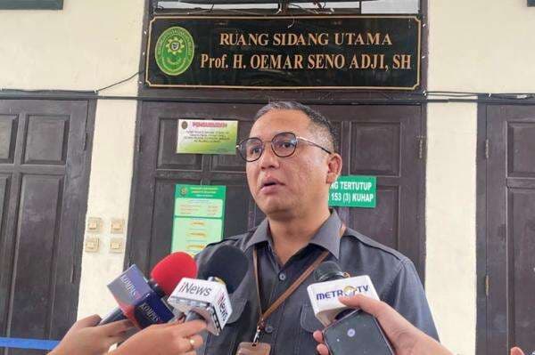 PN Jaksel Ingatkan Silfester Matutina Harus Hadir di Sidang Peninjauan Kembali PN Jaksel Ingatkan Silfester Matutina Harus Hadir di Sidang Peninjauan Kembali